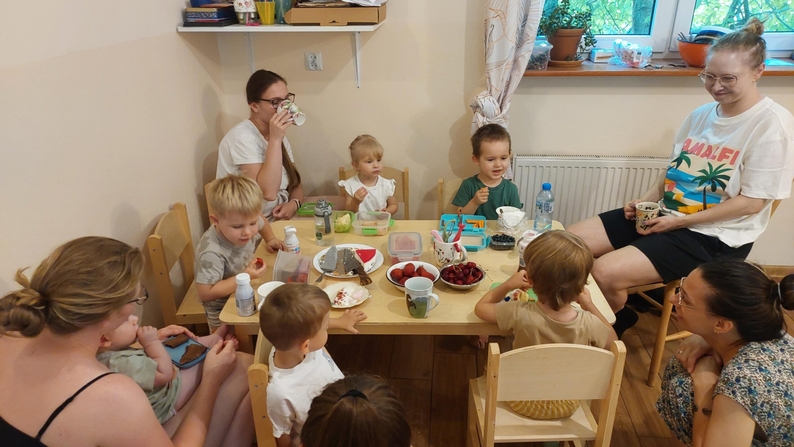 Zdjęcie: mamy przy kawie